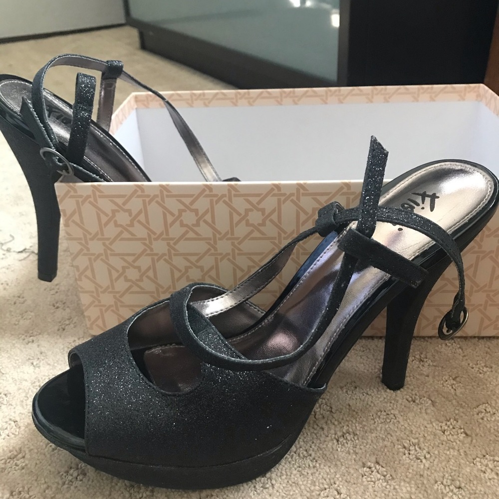 BLACK HEELS